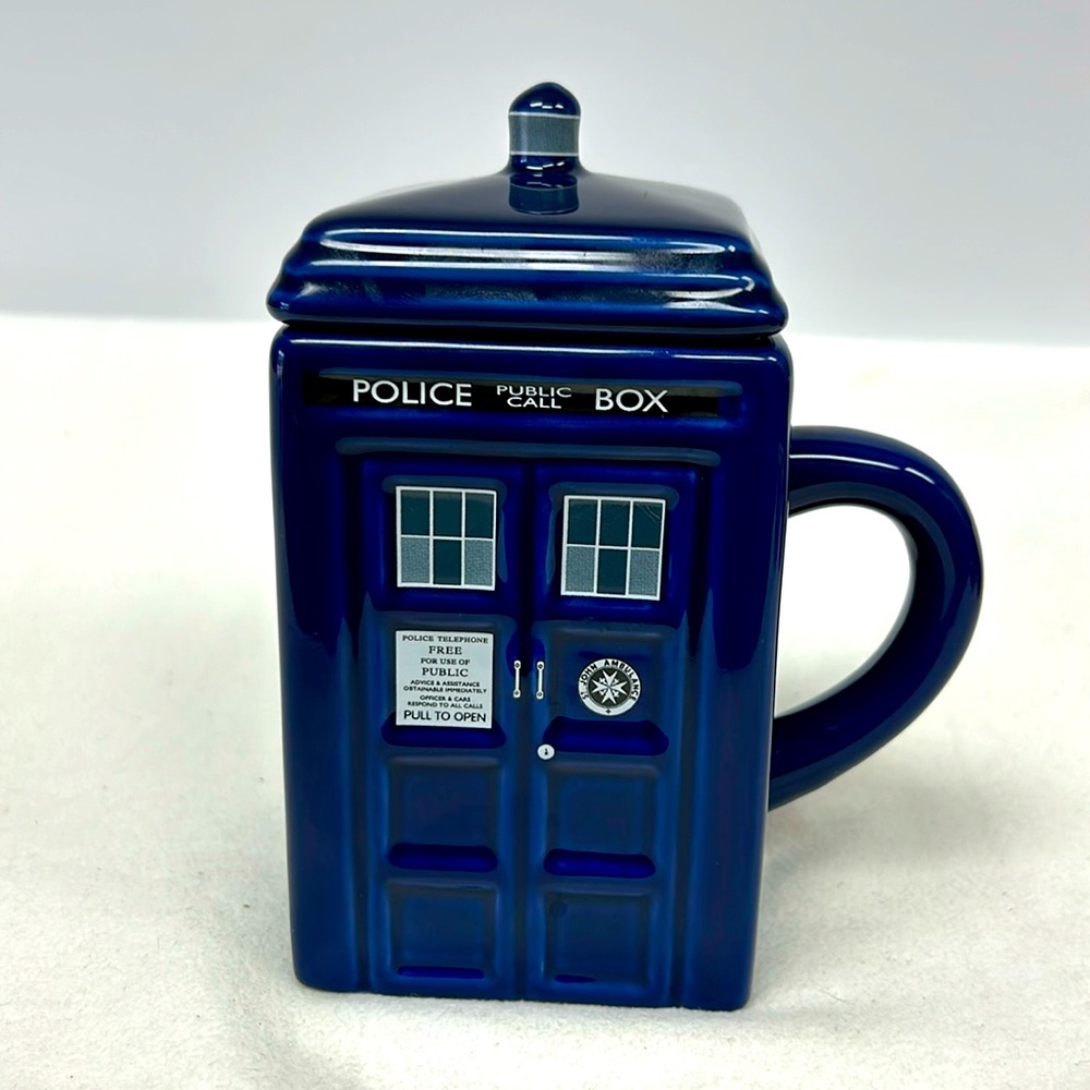 2012 ceramic BBC ,DR. WHO TARDIS Police call box mug with lid